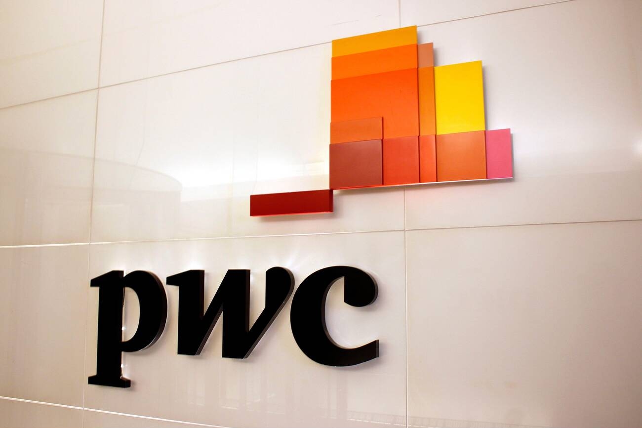 PwC’s U.K. Boss Says Young Staff Need to Be in the Office Because of AI